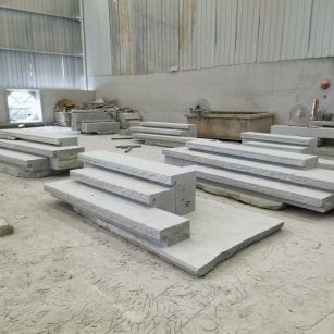温州 整石台阶（大面火烧+侧面自然面），出货前厂内拼装