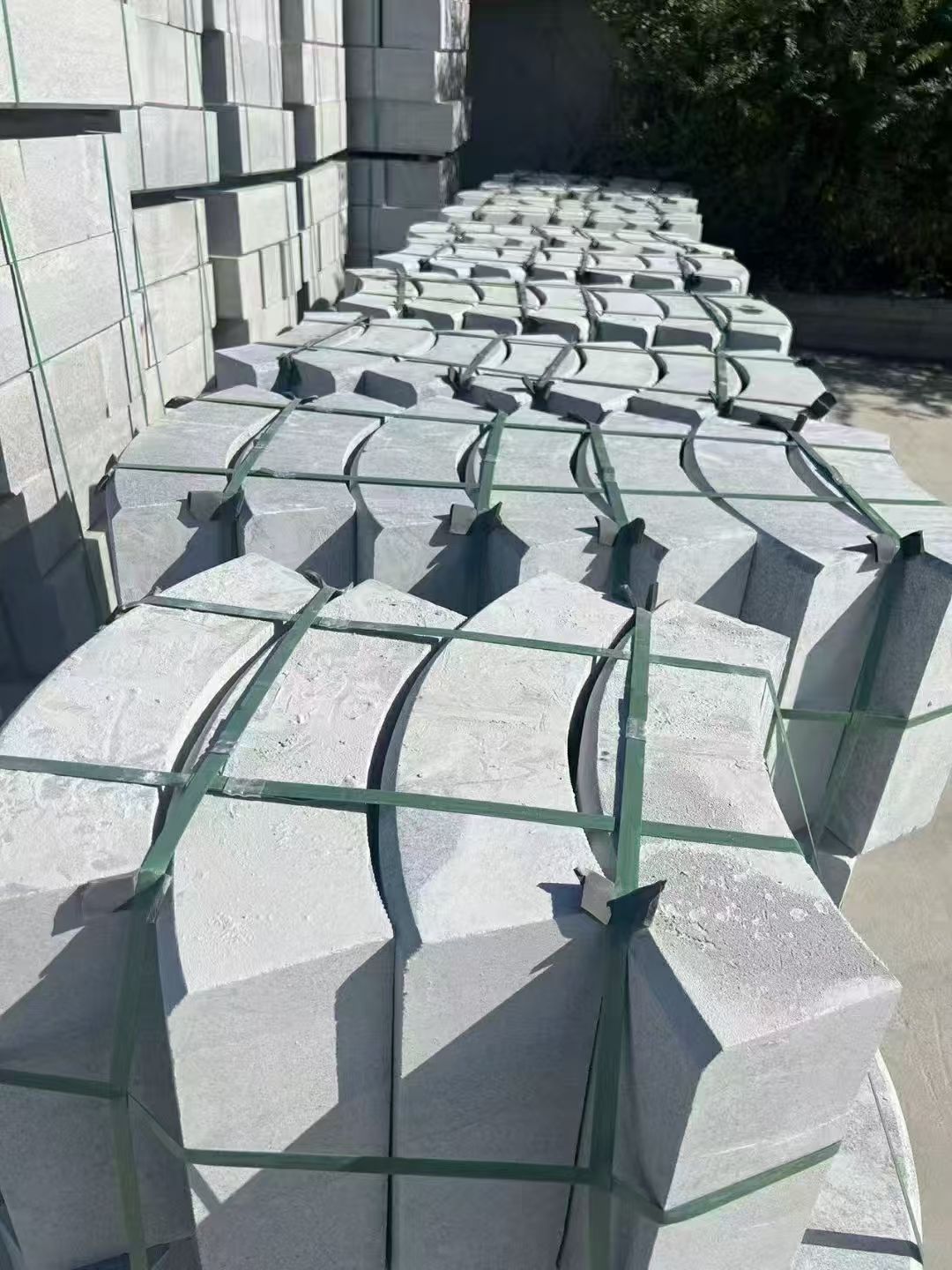 温州 芝麻灰弧形路沿石