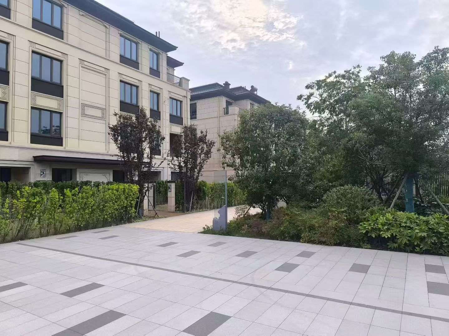 温州 芝麻白与芝麻白搭配铺装，尺寸1200*600